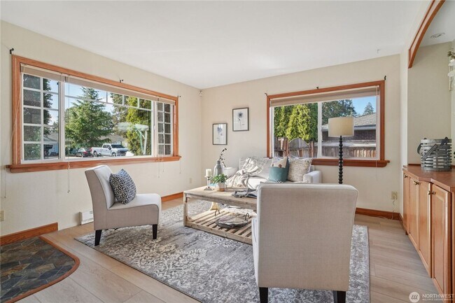 Foto del edificio - Amazing 3 br rambler w/ garage on LARGE fenced lot!