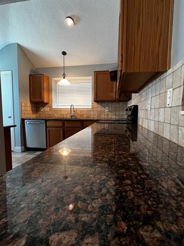 Foto del edificio - 1408 Flameleaf Dr