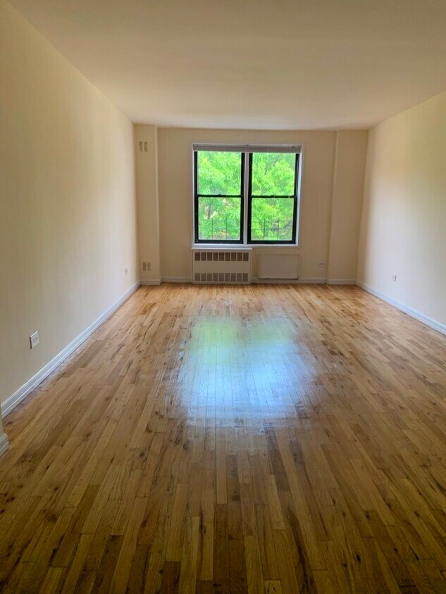 Foto principal - 44-35 Colden St
