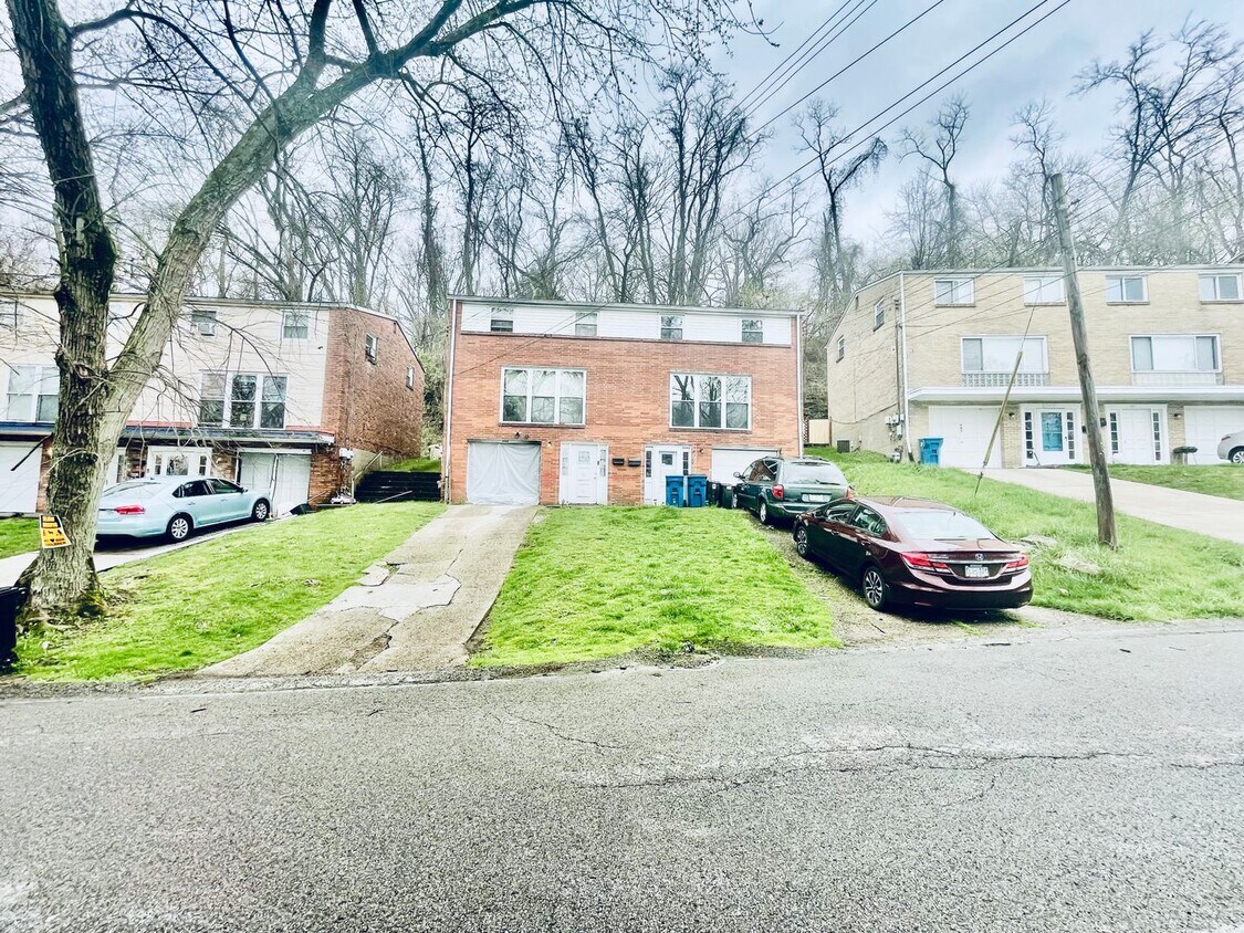 Primary Photo - 445-447-447 Idlewood Rd