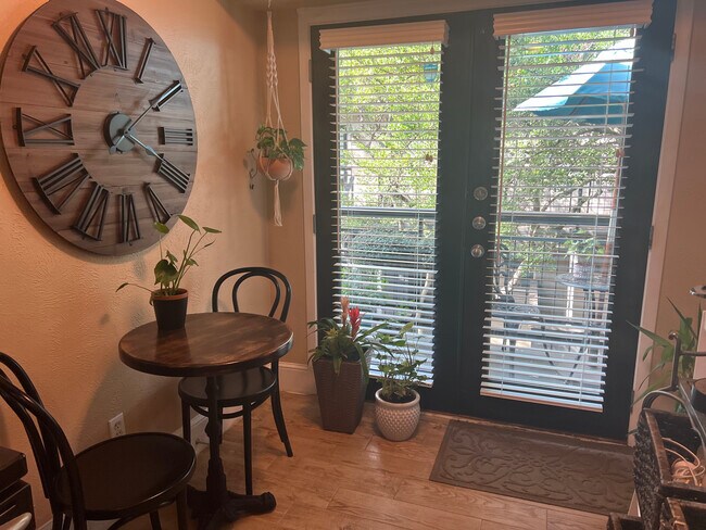 Kitchen nook - 7732 Meadow Rd