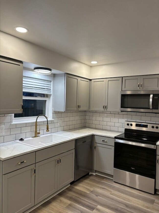 Foto del edificio - 4406 E 68th St