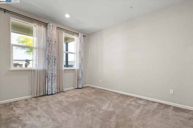 Building Photo - 1132 California Cir