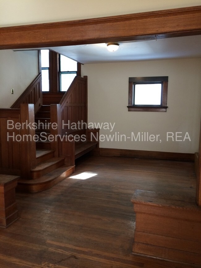 Building Photo - 1637 S 5th St