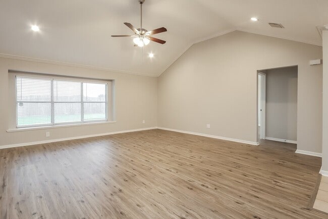 Foto del edificio - 302 Cedar Branch Dr