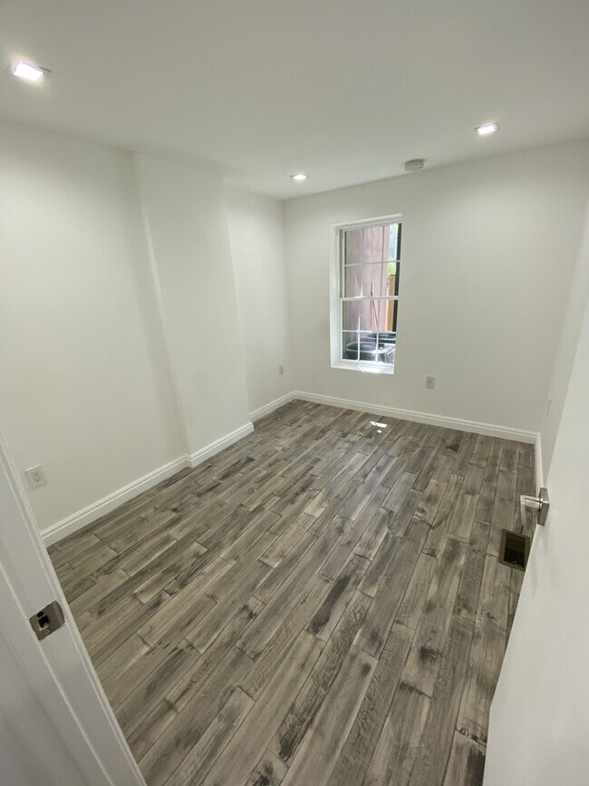 Foto del edificio - 744 Decatur St