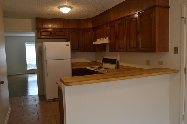 Building Photo - 622 Chauncey Dr