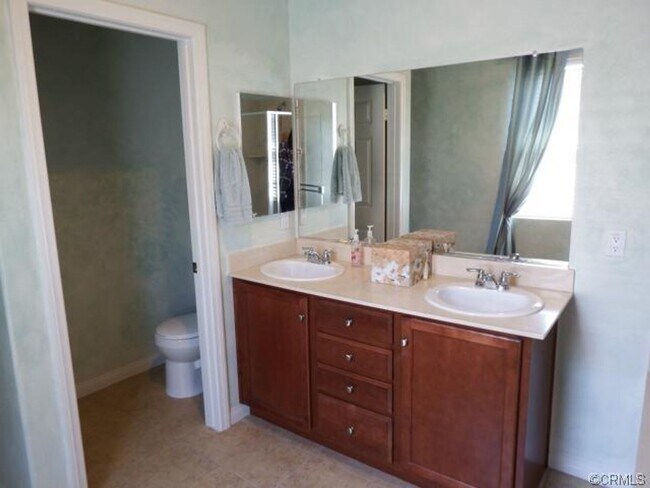 Foto del edificio - Single Story 3 bed 2 bath with Den