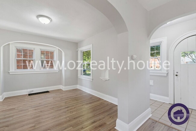 Foto del edificio - 3756 Maxwell Rd