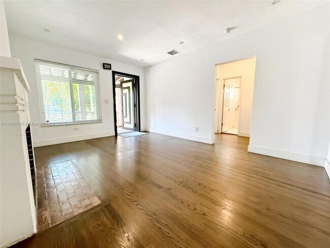 Foto del edificio - 1500 SW 18th St