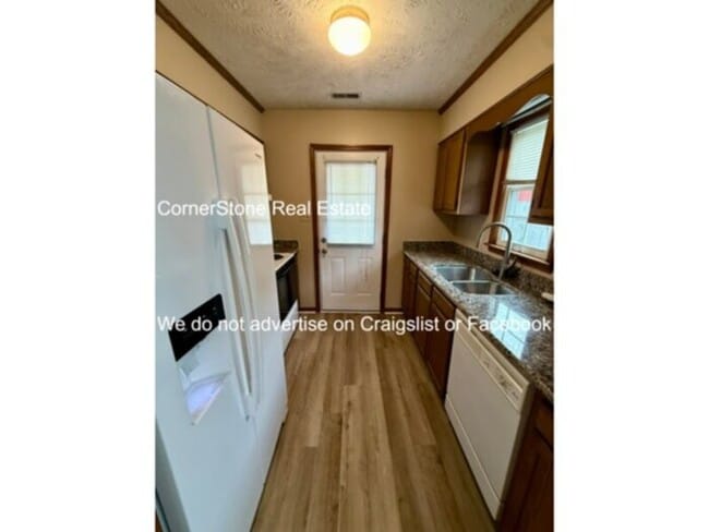 Building Photo - 2217 Mossycup Ln