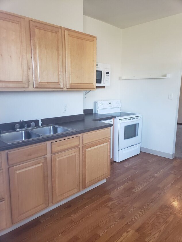 Primary Photo - 605-607 1st Avenue SW