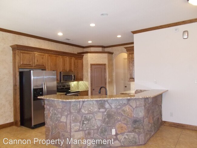 Building Photo - 3 br, 2 bath House - 324 College Ct