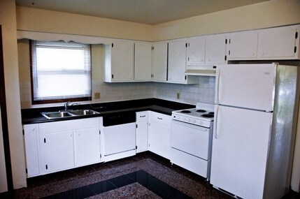 Building Photo - 3122 Churchill Dr