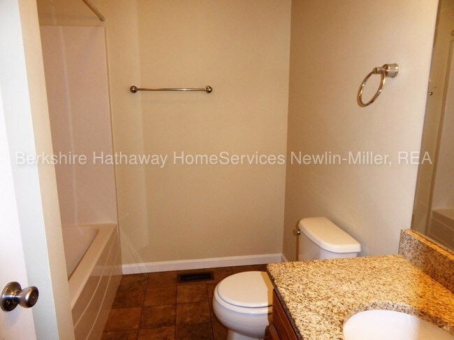 Building Photo - 3BR, 2BA on eastside near Rose Hulman