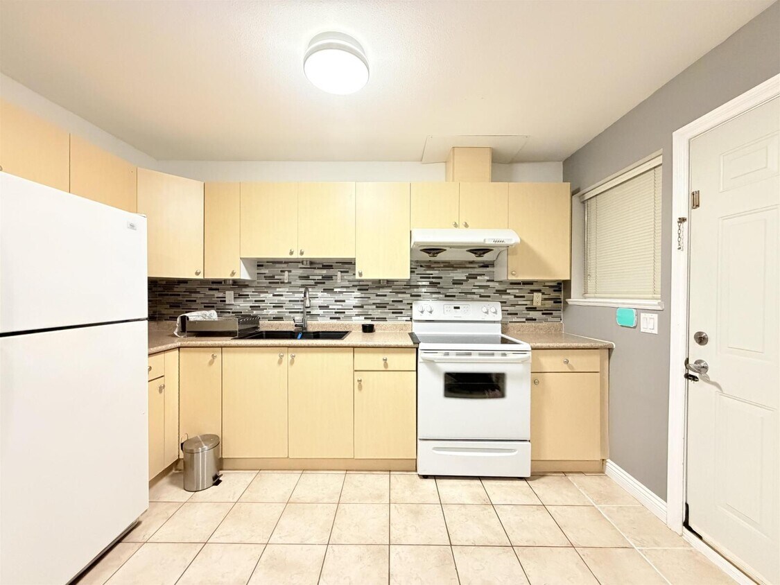 Photo du bâtiment - 8246-8152 152 St