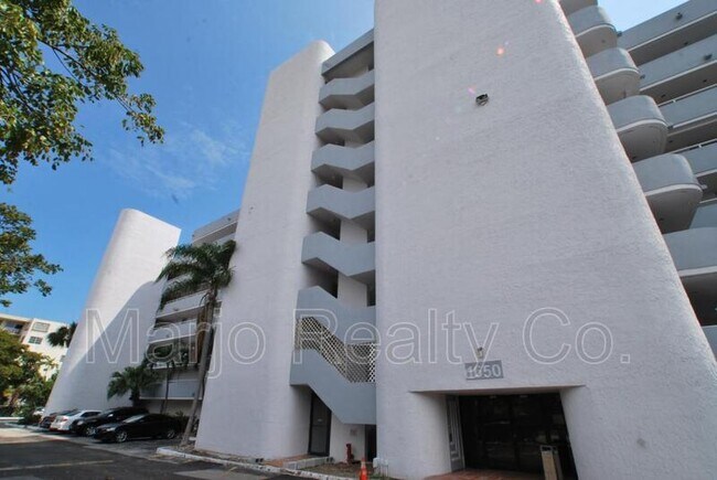 Foto del edificio - 1650 NE 115th St