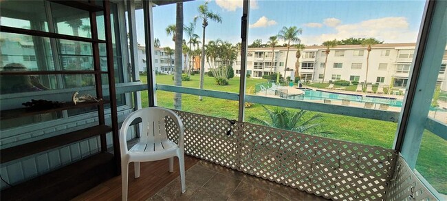 Building Photo - 2063 Sunset Dr