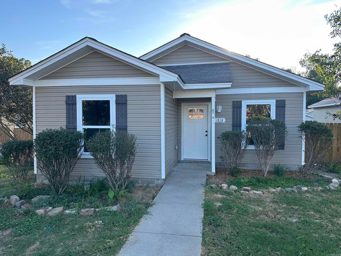 Foto principal - 1613 Hope Ln