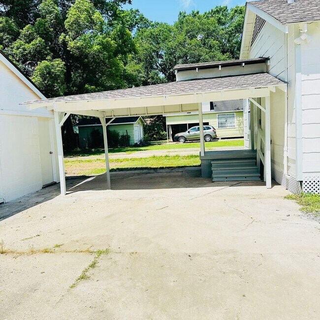 Foto del edificio - 5636 Jackson Ave