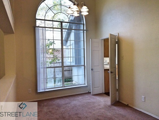 Building Photo - 1605 Caplin Dr