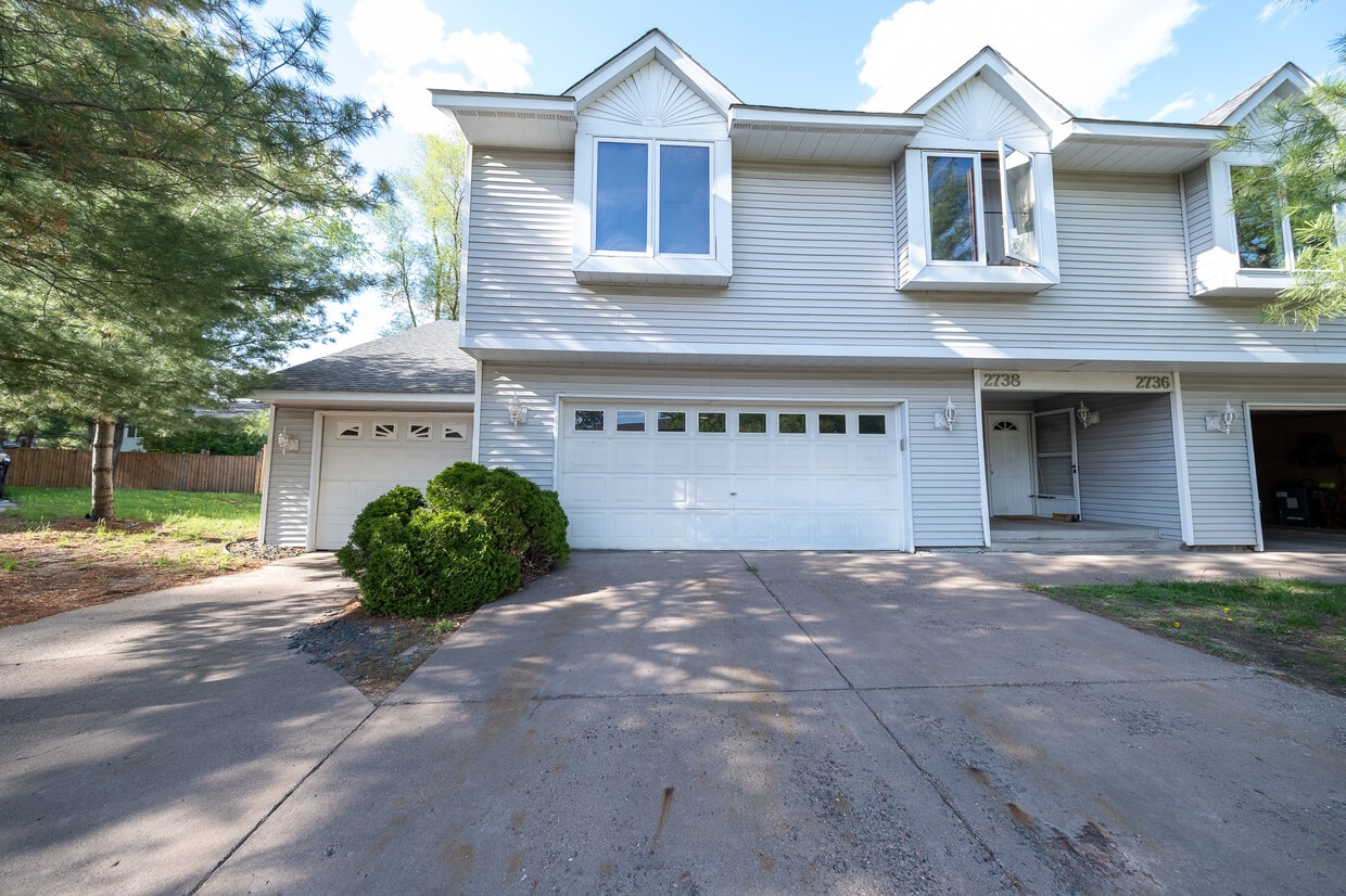 2738 21st St NW, New Brighton, MN 55112 Townhome Rentals in New