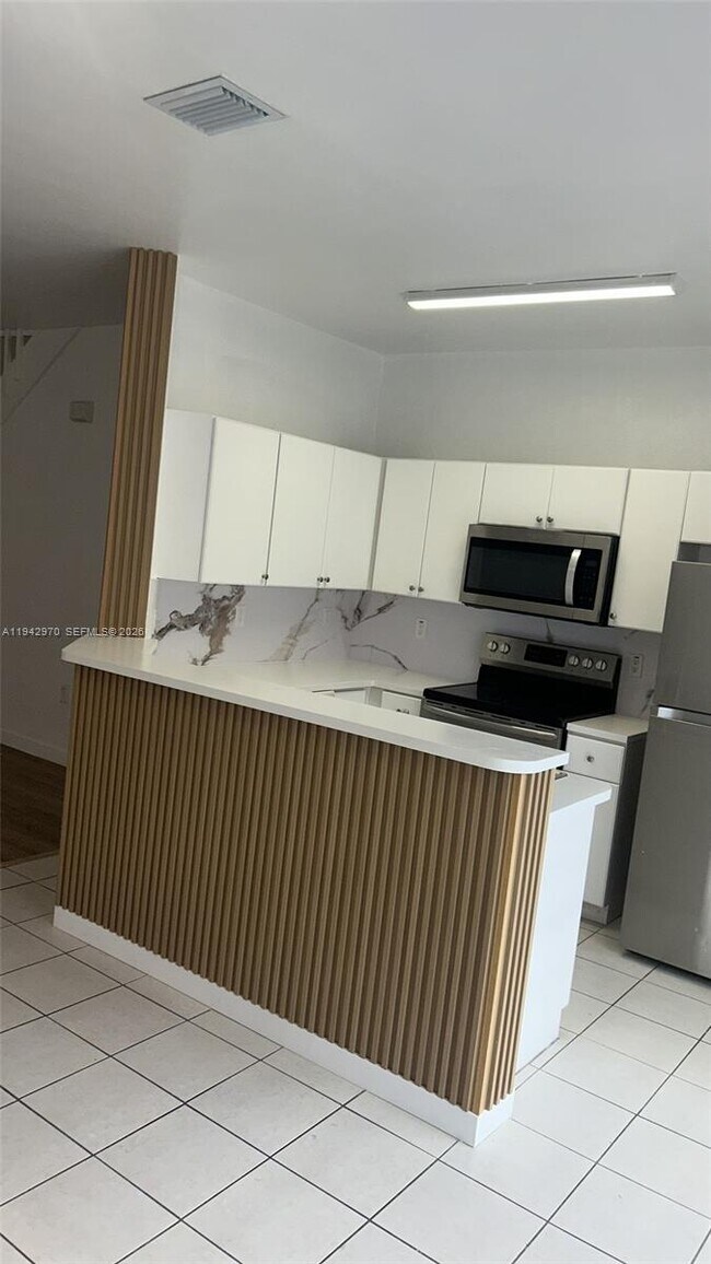 Foto del edificio - 10740 NW 83rd St