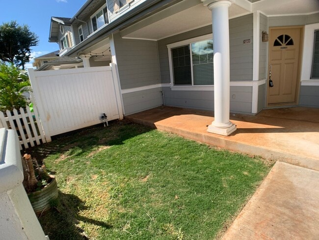 Building Photo - 3 bedrooms with A/C & 2 car garage in Ewa Beach (Spinnaker Place Townhome)! First showing is 12/1...