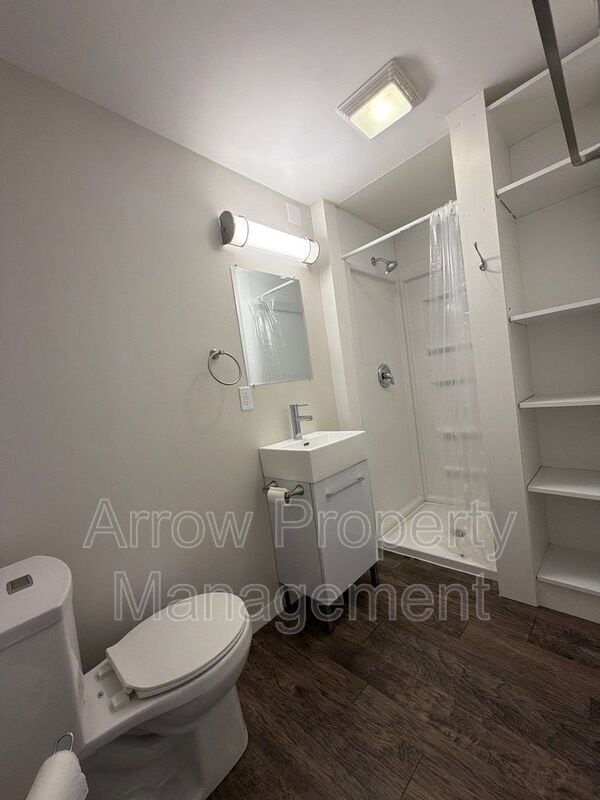 Building Photo - 411 7th St