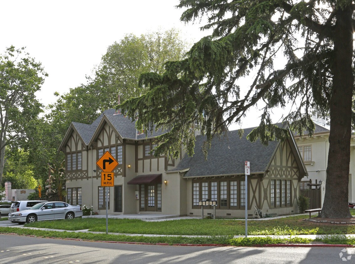 Primary Photo - Vintage Mansion