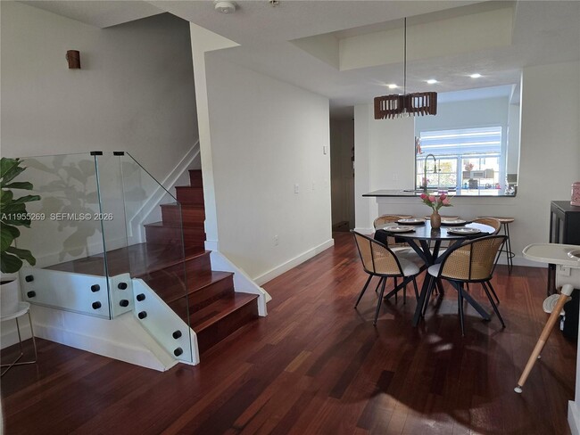 Foto del edificio - 738 NE 90th St