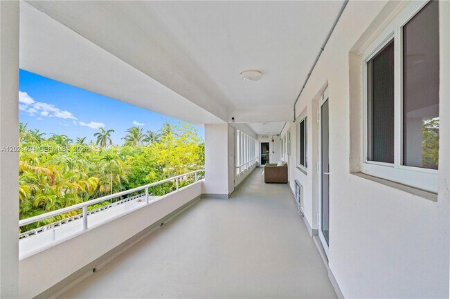 Foto del edificio - 10190 Collins Ave