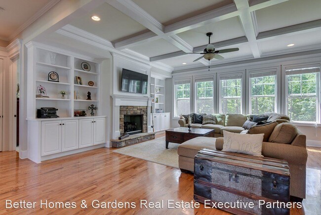 Building Photo - 5 br, 3.5 bath House - 4324 Sabal Drive