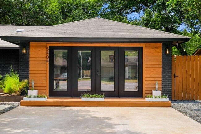 Building Photo - 5404 Emerald Forest Dr