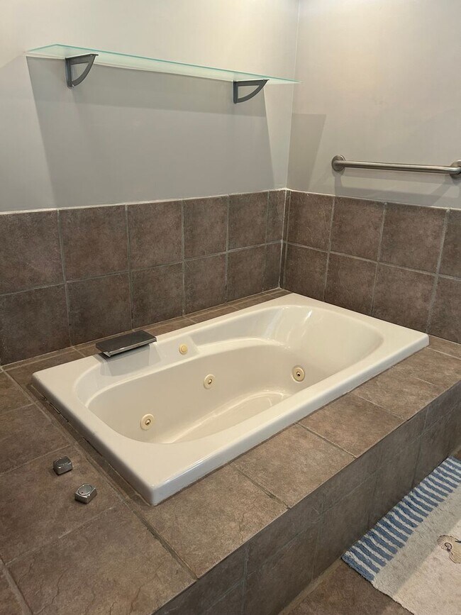 Foto del edificio - 3-Bedroom House Located in Northeastern School District