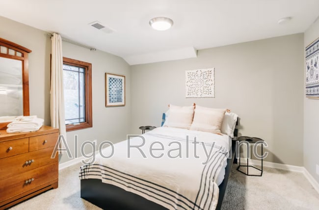 Building Photo - 4239 Minnehaha Ave