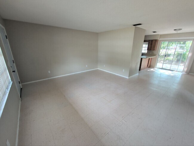 Foto del edificio - 2352 S Sandburg Pt