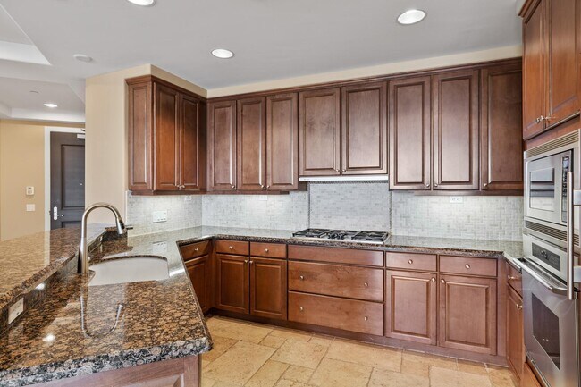 Foto del edificio - 2211 E Camelback Rd