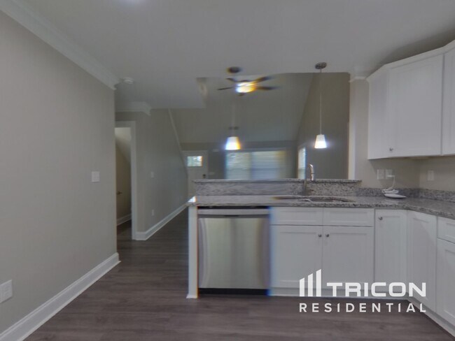 Building Photo - 2619 Mckinley Dr