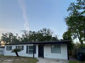 Building Photo - 7020 Baywood Dr