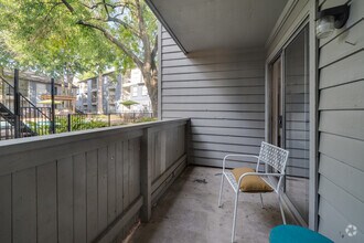 2BR, 2BA - 892SF - The Huxley at Medical Center