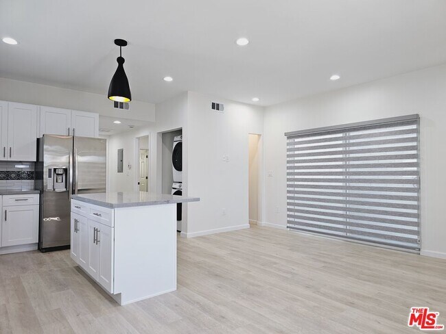 Foto del edificio - 2826 3/4-2824 Leeward Ave