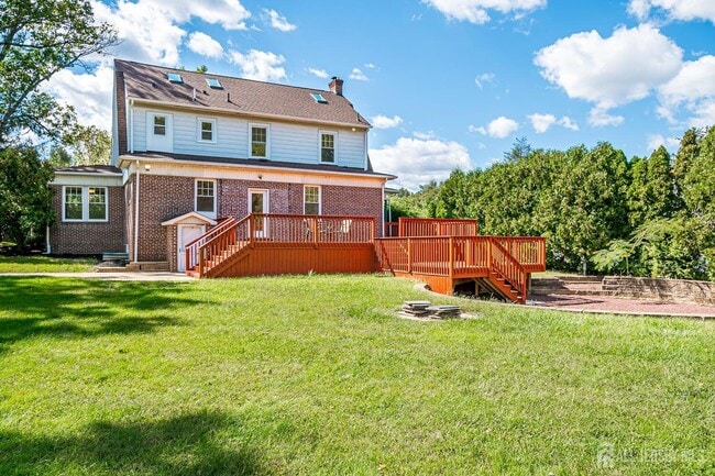 Foto del edificio - 338 Buckelew Ave