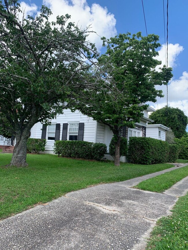 Foto del edificio - Beautiful Historic 3 Bedroom 2 Bath House on Colonial Drive