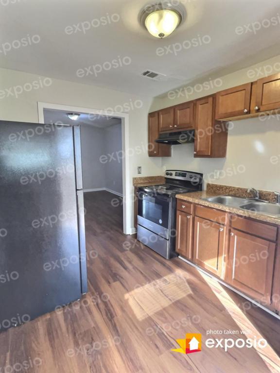 Foto del edificio - 1910 Center Ave