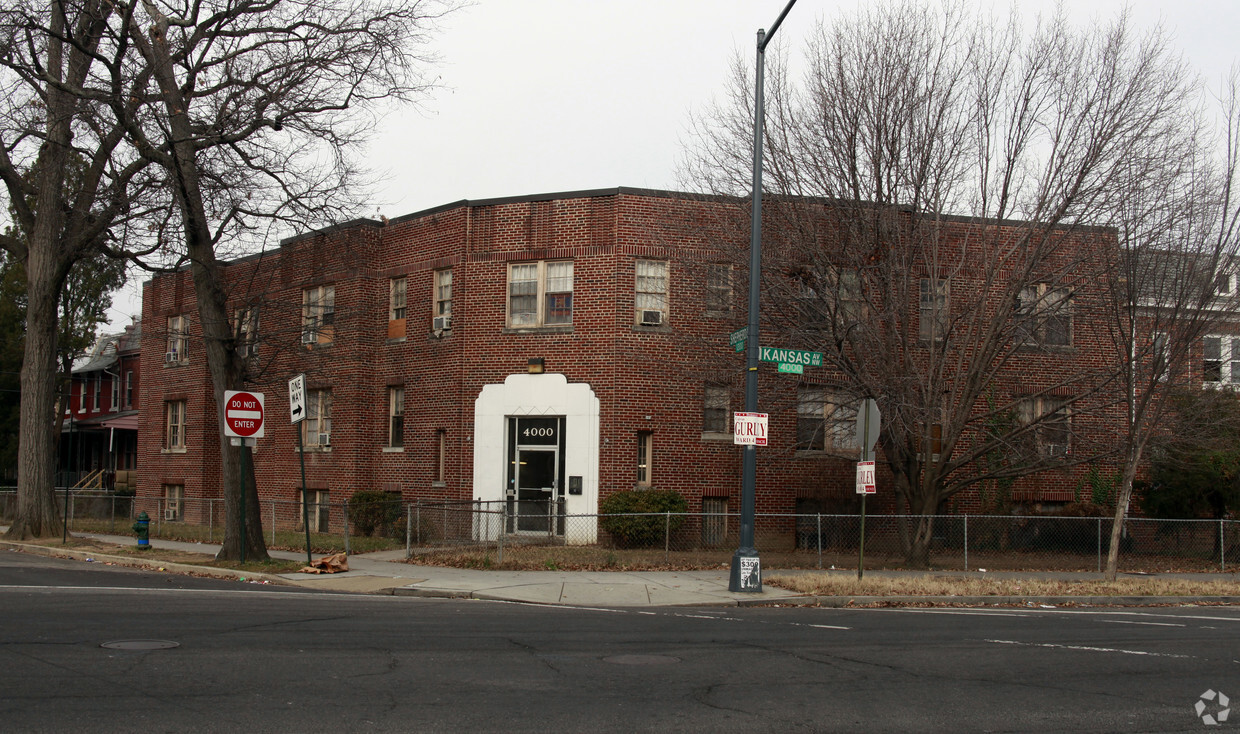 Primary Photo - 4000 Kansas Ave NW