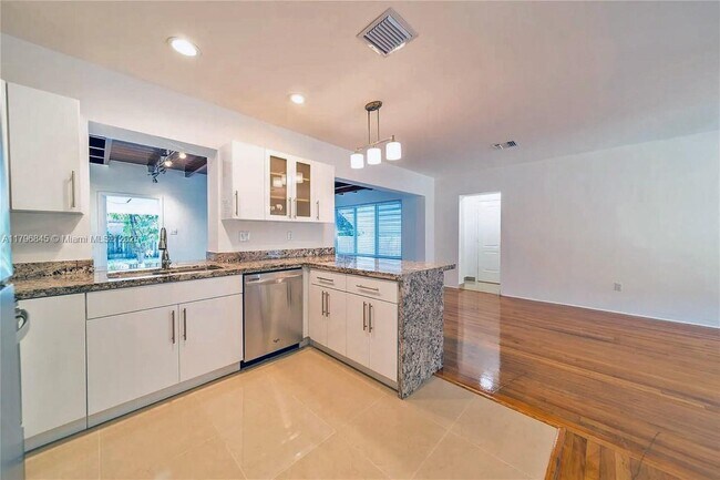Foto del edificio - 1210 NE 132nd St