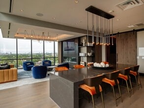 Building Photo - 510 W 20th St