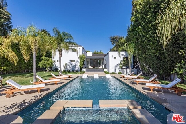 Building Photo - 703 N Maple Dr