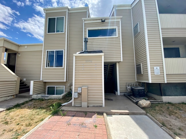 Photo - 2-Bedroom Condo is located at High Hollows